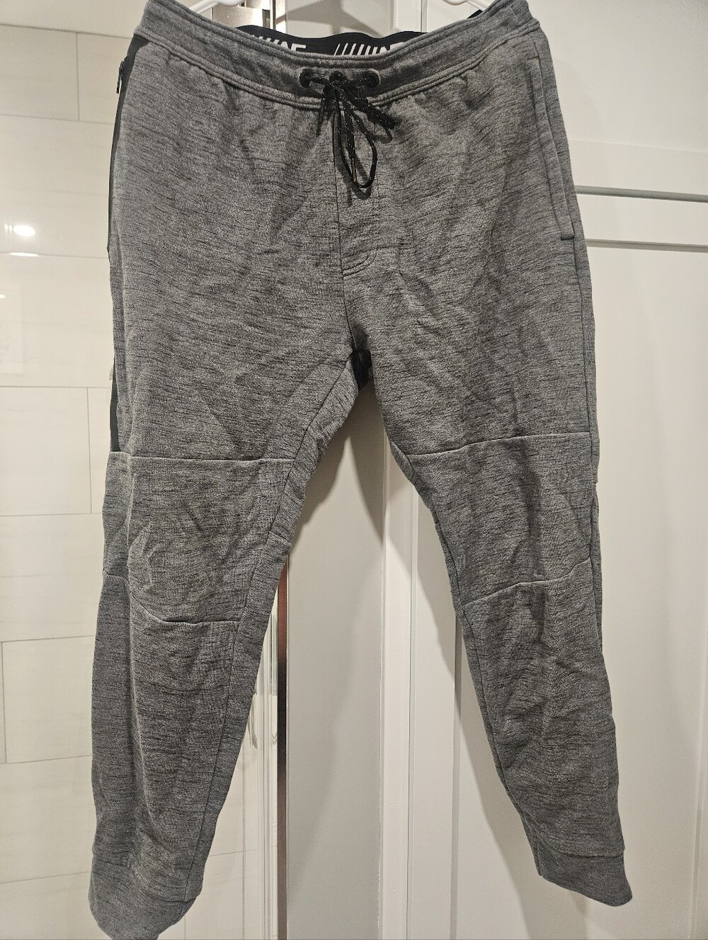 American Eagle Gray Tech Flex Fleece Joggers Size Medium